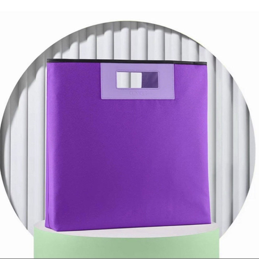 New Clinique Limited Edition Grab & Go purple Tote
